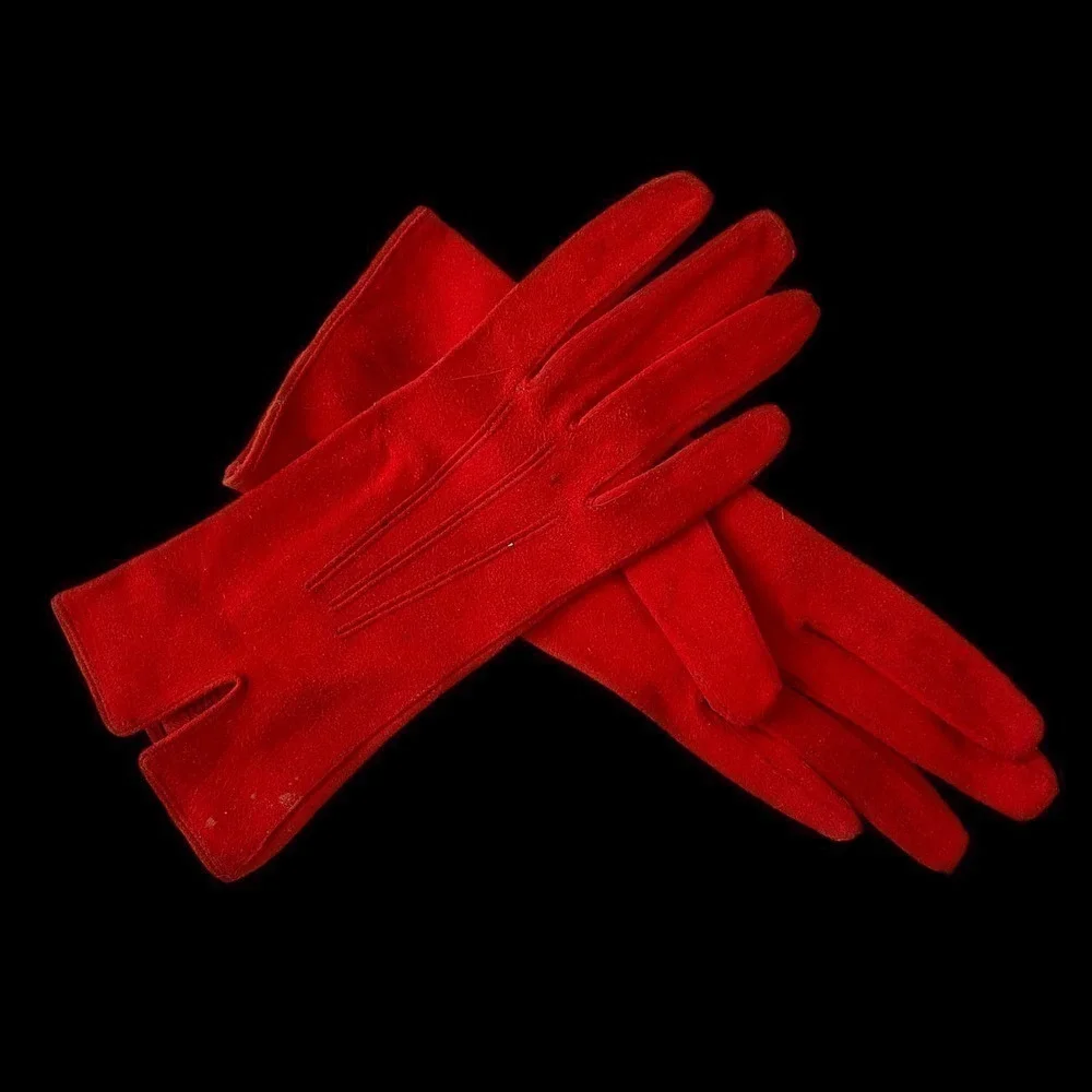 Vintage Sexy Fire Red Suede 1960’s Wrist Length Driving Gloves Warm Winter Wear